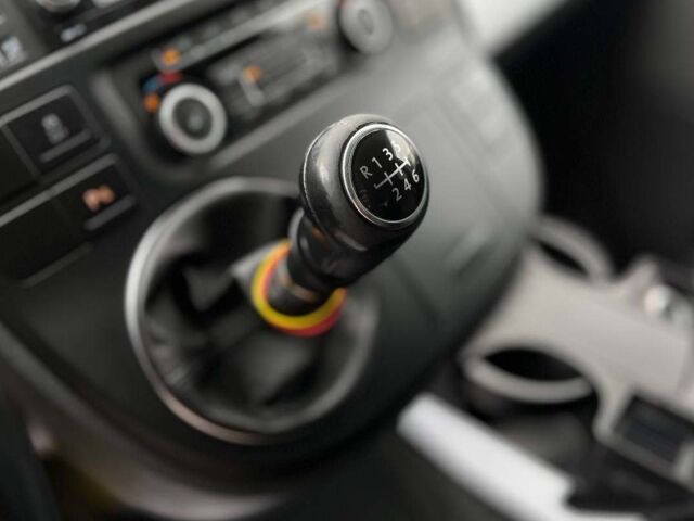 Фольксваген Мультиван 2011 в Ивано-Франковске на Automoto.ua Серый Фольксваген Мультиван, объемом двигателя 2 л и пробегом 251 тыс. км за 23000 $, фото 15 на Automoto.ua