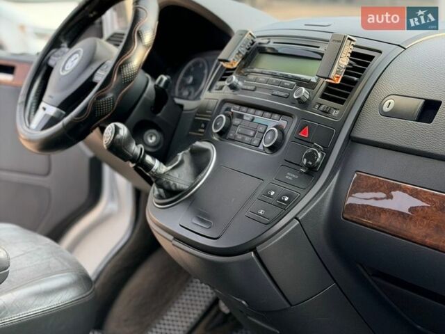 Сірий Фольксваген Мультиван, об'ємом двигуна 1.98 л та пробігом 280 тис. км за 17700 $, фото 12 на Automoto.ua