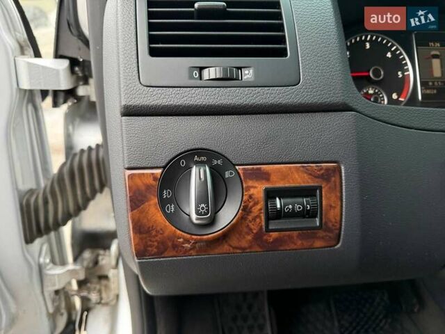 Сірий Фольксваген Мультиван, об'ємом двигуна 1.97 л та пробігом 358 тис. км за 22990 $, фото 17 на Automoto.ua