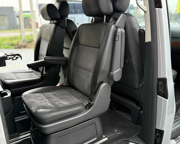 Серый Фольксваген Мультиван, объемом двигателя 1.98 л и пробегом 198 тыс. км за 22000 $, фото 32 на Automoto.ua