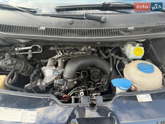 Серый Фольксваген Мультиван, объемом двигателя 2 л и пробегом 199 тыс. км за 24000 $, фото 5 на Automoto.ua