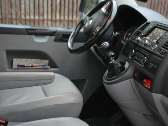 Серый Фольксваген Мультиван, объемом двигателя 2 л и пробегом 198 тыс. км за 8800 $, фото 14 на Automoto.ua