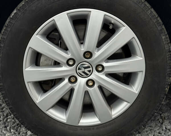 Серый Фольксваген Мультиван, объемом двигателя 1.98 л и пробегом 198 тыс. км за 22000 $, фото 15 на Automoto.ua