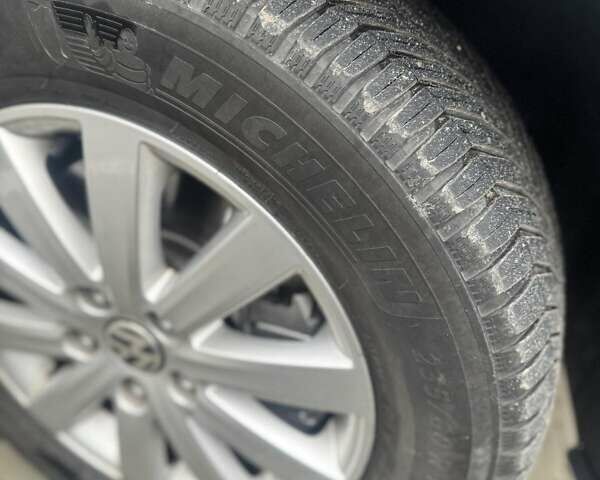 Серый Фольксваген Мультиван, объемом двигателя 1.97 л и пробегом 203 тыс. км за 23600 $, фото 14 на Automoto.ua