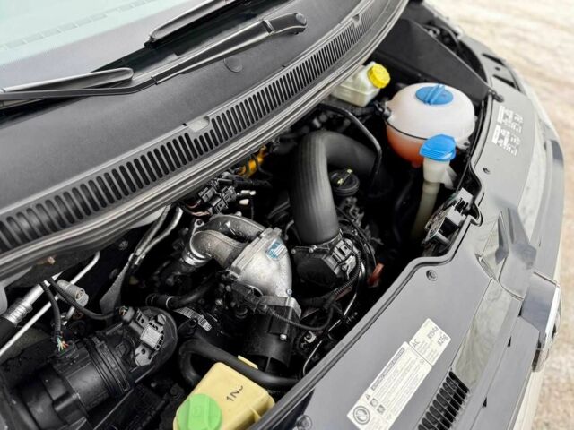 Серый Фольксваген Мультиван, объемом двигателя 2 л и пробегом 154 тыс. км за 9200 $, фото 20 на Automoto.ua