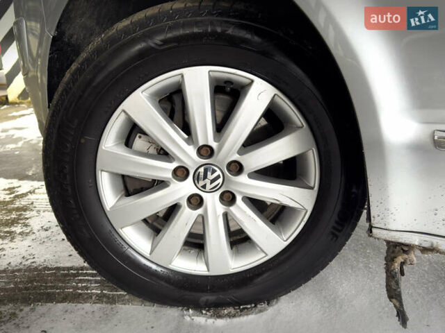 Сірий Фольксваген Мультиван, об'ємом двигуна 2.46 л та пробігом 358 тис. км за 22000 $, фото 6 на Automoto.ua