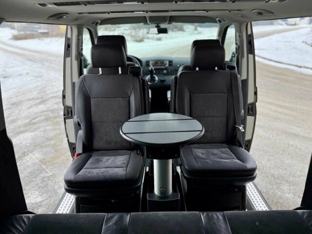 Серый Фольксваген Мультиван, объемом двигателя 2 л и пробегом 154 тыс. км за 9200 $, фото 16 на Automoto.ua