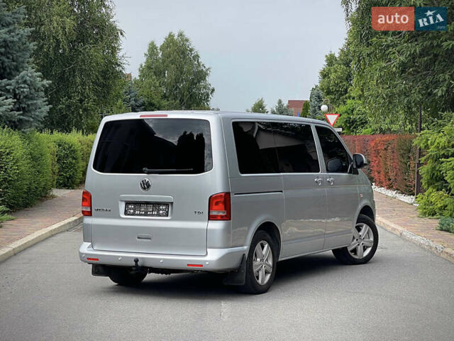 Сірий Фольксваген Мультиван, об'ємом двигуна 2 л та пробігом 225 тис. км за 19800 $, фото 4 на Automoto.ua