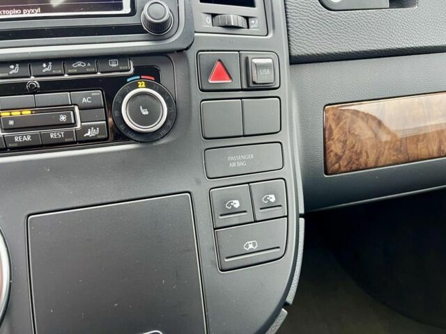 Сірий Фольксваген Мультиван, об'ємом двигуна 2 л та пробігом 380 тис. км за 23000 $, фото 7 на Automoto.ua