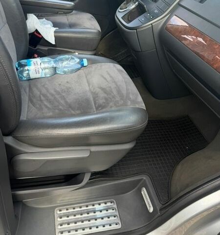 Серый Фольксваген Мультиван, объемом двигателя 2 л и пробегом 199 тыс. км за 24000 $, фото 3 на Automoto.ua