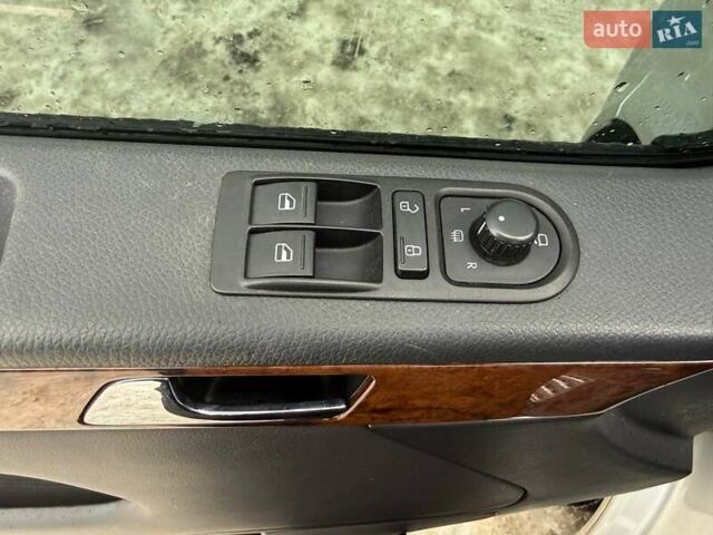 Сірий Фольксваген Мультиван, об'ємом двигуна 1.97 л та пробігом 358 тис. км за 22990 $, фото 16 на Automoto.ua