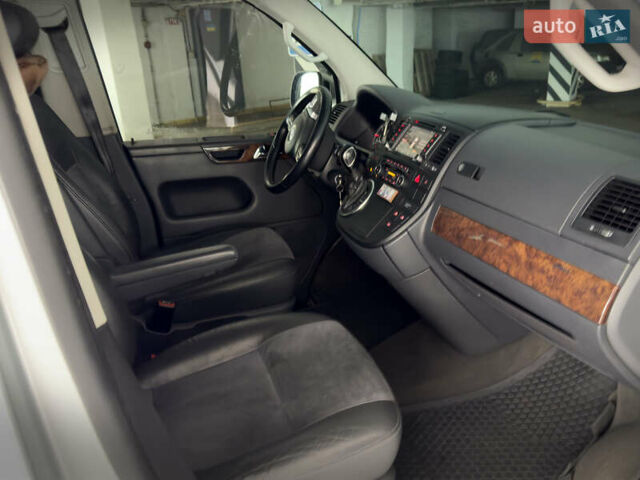 Сірий Фольксваген Мультиван, об'ємом двигуна 2.46 л та пробігом 358 тис. км за 22000 $, фото 17 на Automoto.ua