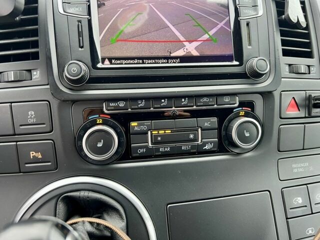 Сірий Фольксваген Мультиван, об'ємом двигуна 2 л та пробігом 380 тис. км за 23000 $, фото 6 на Automoto.ua