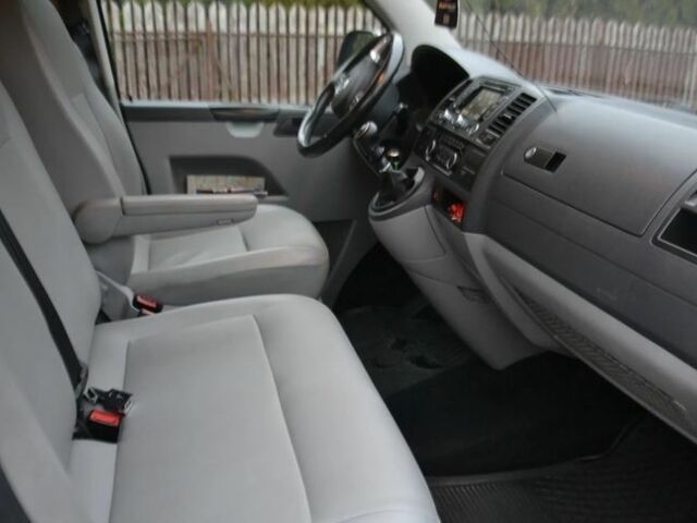 Серый Фольксваген Мультиван, объемом двигателя 2 л и пробегом 198 тыс. км за 8800 $, фото 13 на Automoto.ua