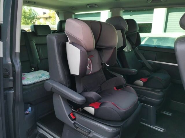 Сірий Фольксваген Мультиван, об'ємом двигуна 2 л та пробігом 212 тис. км за 8100 $, фото 13 на Automoto.ua