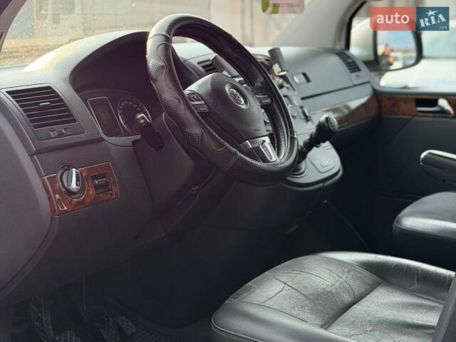 Сірий Фольксваген Мультиван, об'ємом двигуна 1.98 л та пробігом 280 тис. км за 17700 $, фото 7 на Automoto.ua