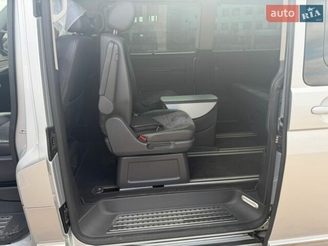 Серый Фольксваген Мультиван, объемом двигателя 2 л и пробегом 199 тыс. км за 24000 $, фото 11 на Automoto.ua