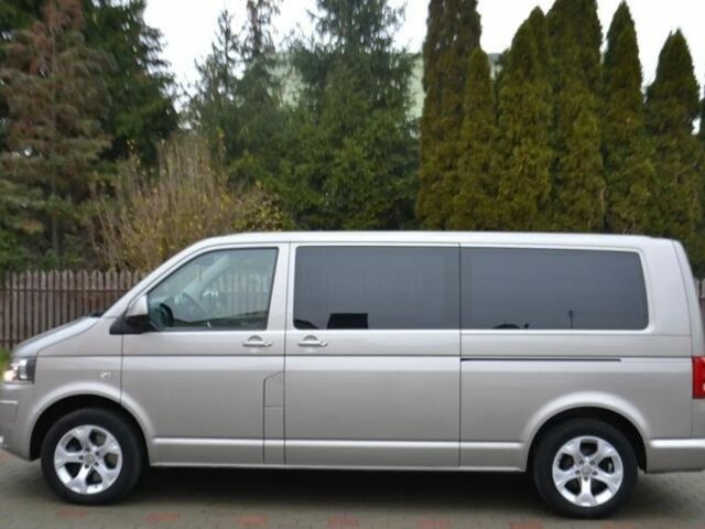 Серый Фольксваген Мультиван, объемом двигателя 2 л и пробегом 198 тыс. км за 8800 $, фото 1 на Automoto.ua