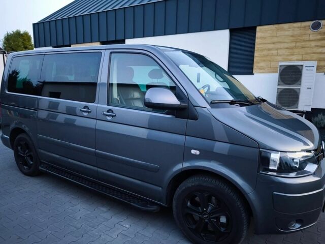 Сірий Фольксваген Мультиван, об'ємом двигуна 2 л та пробігом 212 тис. км за 8200 $, фото 2 на Automoto.ua