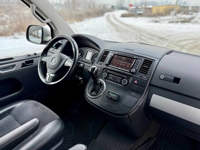 Серый Фольксваген Мультиван, объемом двигателя 2 л и пробегом 154 тыс. км за 9200 $, фото 19 на Automoto.ua