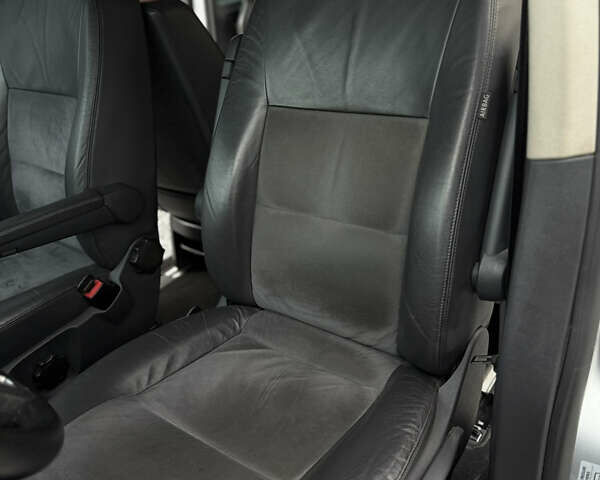 Серый Фольксваген Мультиван, объемом двигателя 1.98 л и пробегом 198 тыс. км за 22000 $, фото 48 на Automoto.ua