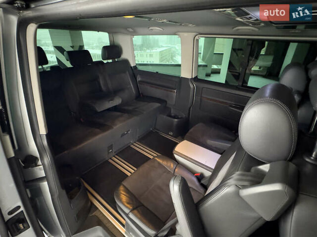 Сірий Фольксваген Мультиван, об'ємом двигуна 2.46 л та пробігом 358 тис. км за 22000 $, фото 11 на Automoto.ua