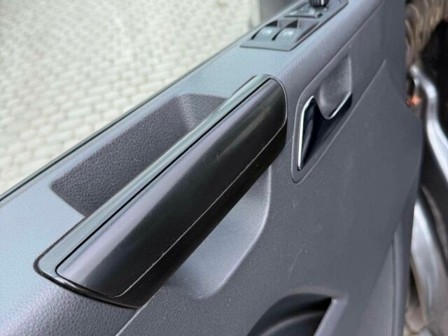 Сірий Фольксваген Мультиван, об'ємом двигуна 2 л та пробігом 253 тис. км за 9500 $, фото 13 на Automoto.ua