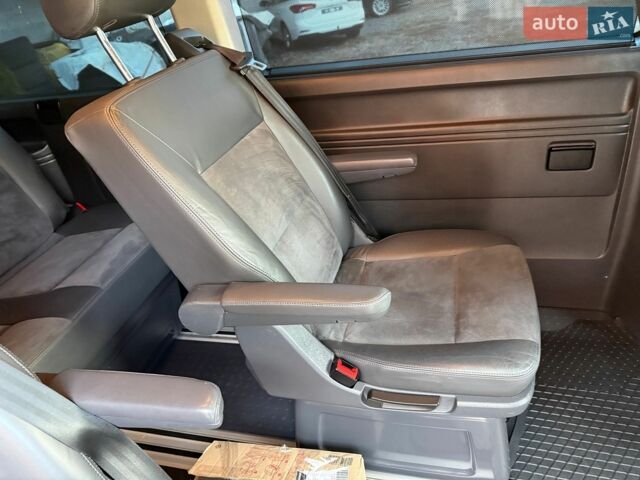 Сірий Фольксваген Мультиван, об'ємом двигуна 1.98 л та пробігом 251 тис. км за 19900 $, фото 46 на Automoto.ua