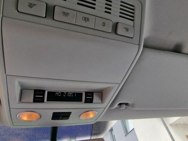 Серый Фольксваген Мультиван, объемом двигателя 2 л и пробегом 222 тыс. км за 8300 $, фото 18 на Automoto.ua