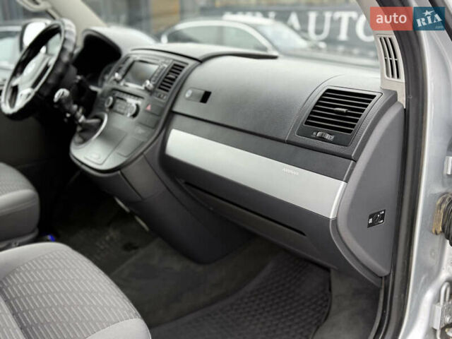 Серый Фольксваген Мультиван, объемом двигателя 1.97 л и пробегом 239 тыс. км за 24500 $, фото 37 на Automoto.ua