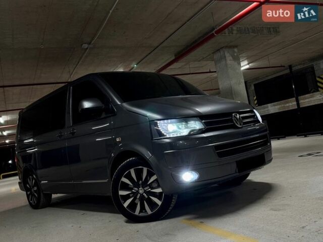 Серый Фольксваген Мультиван, объемом двигателя 2 л и пробегом 250 тыс. км за 25000 $, фото 5 на Automoto.ua