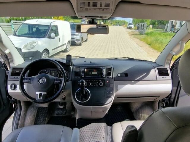 Серый Фольксваген Мультиван, объемом двигателя 2 л и пробегом 222 тыс. км за 8300 $, фото 7 на Automoto.ua