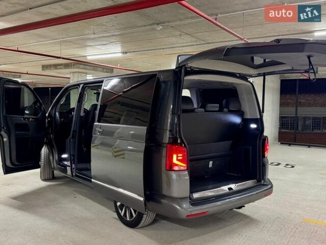 Серый Фольксваген Мультиван, объемом двигателя 2 л и пробегом 250 тыс. км за 25000 $, фото 16 на Automoto.ua