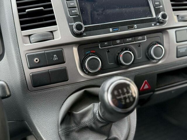 Сірий Фольксваген Мультиван, об'ємом двигуна 2 л та пробігом 253 тис. км за 9500 $, фото 18 на Automoto.ua