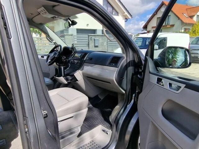 Серый Фольксваген Мультиван, объемом двигателя 2 л и пробегом 222 тыс. км за 8300 $, фото 8 на Automoto.ua