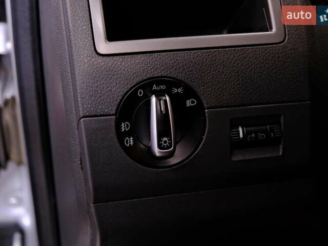 Сірий Фольксваген Мультиван, об'ємом двигуна 1.97 л та пробігом 220 тис. км за 20900 $, фото 16 на Automoto.ua