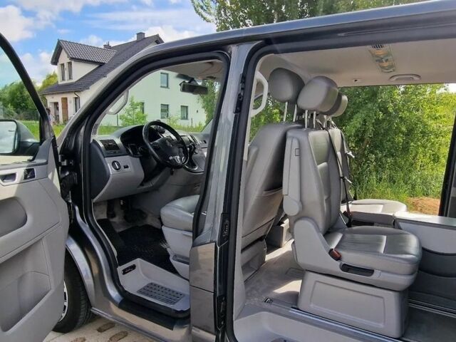 Серый Фольксваген Мультиван, объемом двигателя 2 л и пробегом 222 тыс. км за 8300 $, фото 10 на Automoto.ua