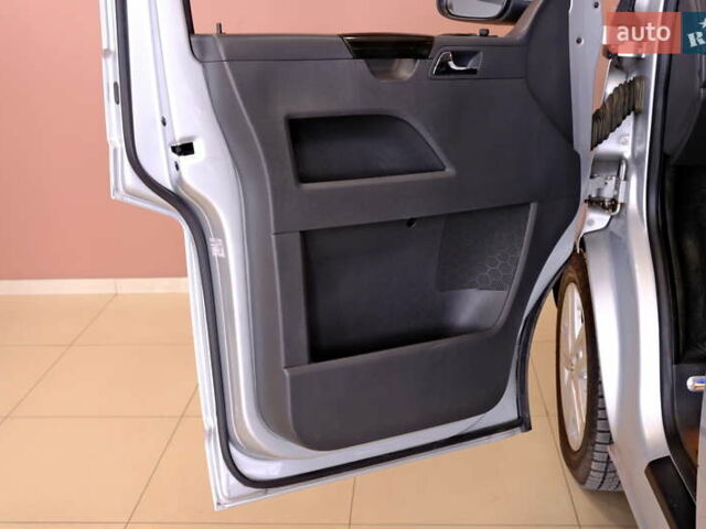 Сірий Фольксваген Мультиван, об'ємом двигуна 1.97 л та пробігом 220 тис. км за 20900 $, фото 21 на Automoto.ua