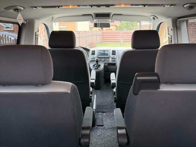 Сірий Фольксваген Мультиван, об'ємом двигуна 2 л та пробігом 253 тис. км за 9500 $, фото 20 на Automoto.ua