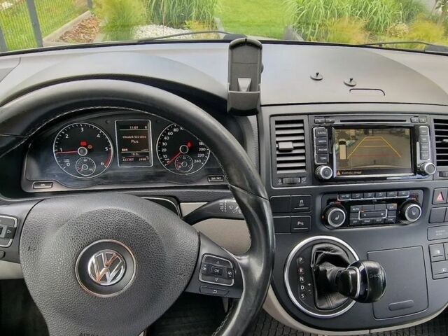 Серый Фольксваген Мультиван, объемом двигателя 2 л и пробегом 222 тыс. км за 8300 $, фото 6 на Automoto.ua