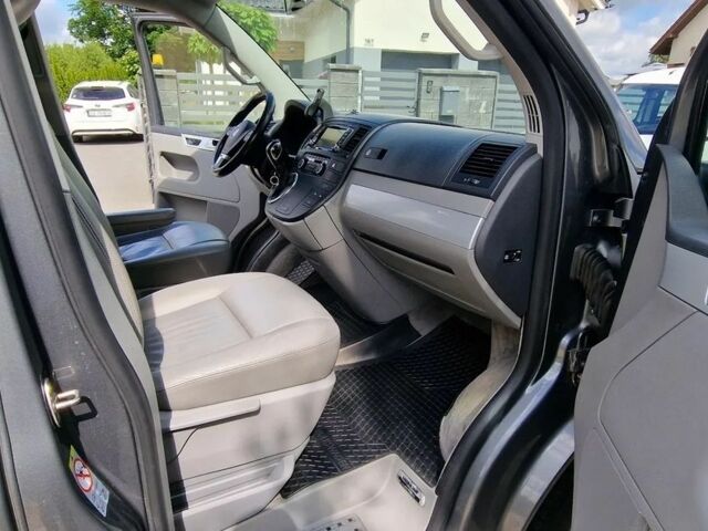 Серый Фольксваген Мультиван, объемом двигателя 2 л и пробегом 222 тыс. км за 8300 $, фото 11 на Automoto.ua