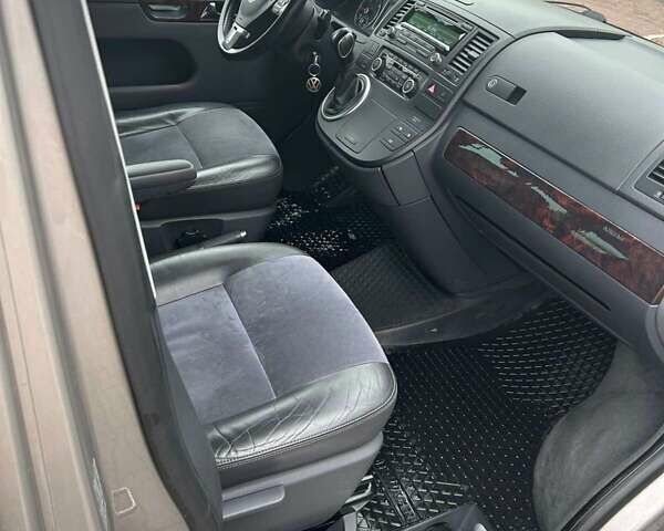 Сірий Фольксваген Мультиван, об'ємом двигуна 1.97 л та пробігом 224 тис. км за 23500 $, фото 22 на Automoto.ua