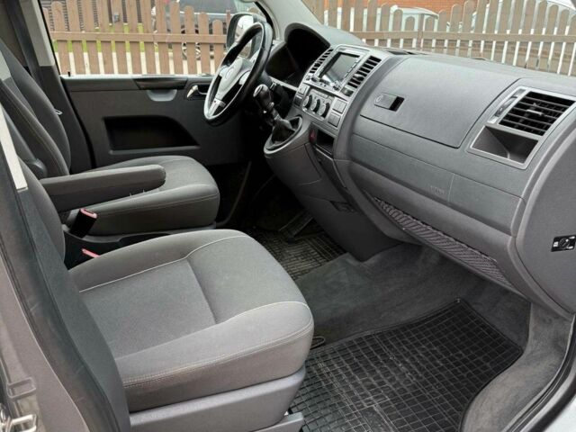 Сірий Фольксваген Мультиван, об'ємом двигуна 2 л та пробігом 253 тис. км за 9500 $, фото 14 на Automoto.ua