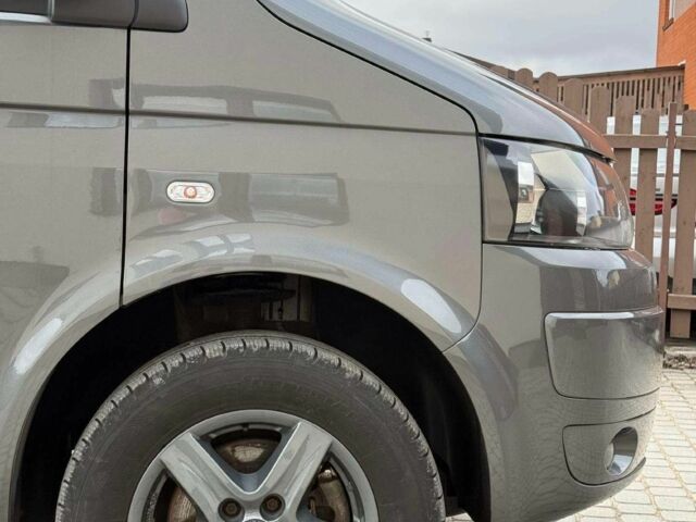 Сірий Фольксваген Мультиван, об'ємом двигуна 2 л та пробігом 253 тис. км за 9500 $, фото 1 на Automoto.ua