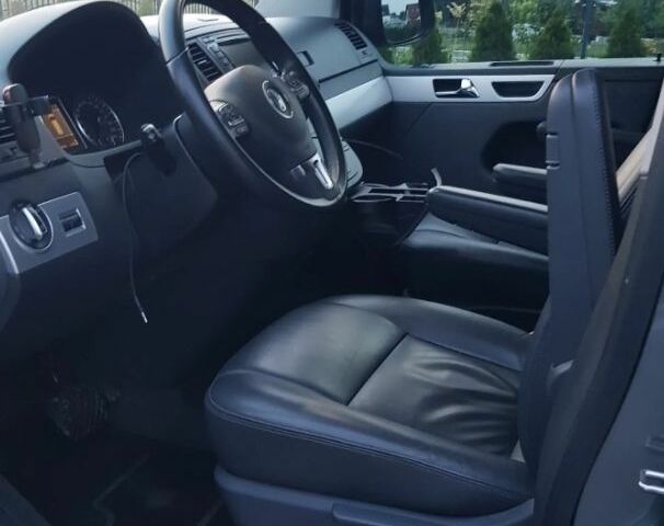 Фольксваген Мультиван 2013 в Одессе на Automoto.ua Серый Фольксваген Мультиван, объемом двигателя 2 л и пробегом 130 тыс. км за 8800 $, фото 7 на Automoto.ua