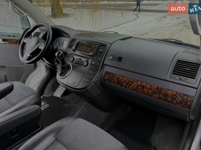 Сірий Фольксваген Мультиван, об'ємом двигуна 2 л та пробігом 152 тис. км за 25700 $, фото 5 на Automoto.ua