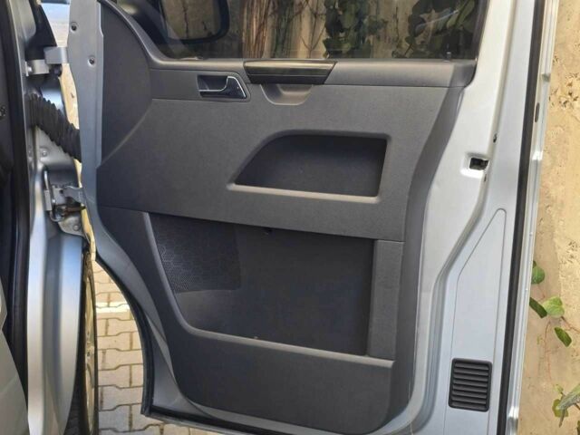 Сірий Фольксваген Мультиван, об'ємом двигуна 1.97 л та пробігом 235 тис. км за 19499 $, фото 10 на Automoto.ua