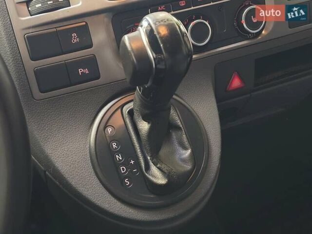 Серый Фольксваген Мультиван, объемом двигателя 1.97 л и пробегом 235 тыс. км за 19499 $, фото 51 на Automoto.ua