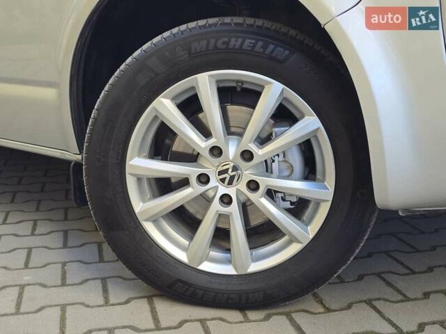 Серый Фольксваген Мультиван, объемом двигателя 1.97 л и пробегом 235 тыс. км за 19499 $, фото 4 на Automoto.ua