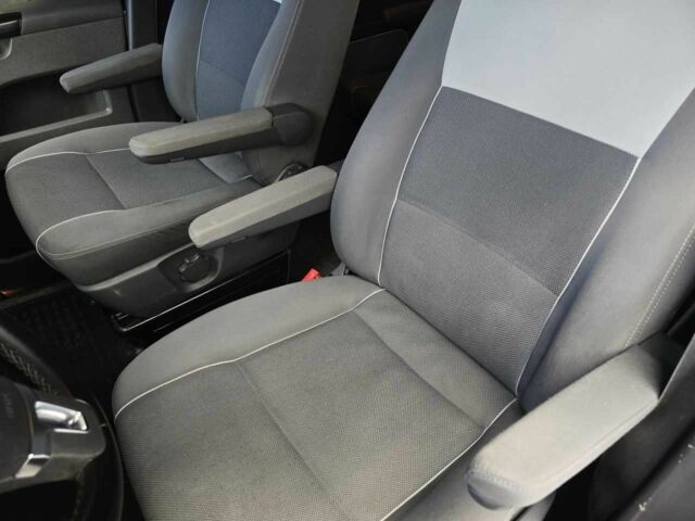 Сірий Фольксваген Мультиван, об'ємом двигуна 1.97 л та пробігом 235 тис. км за 19499 $, фото 9 на Automoto.ua